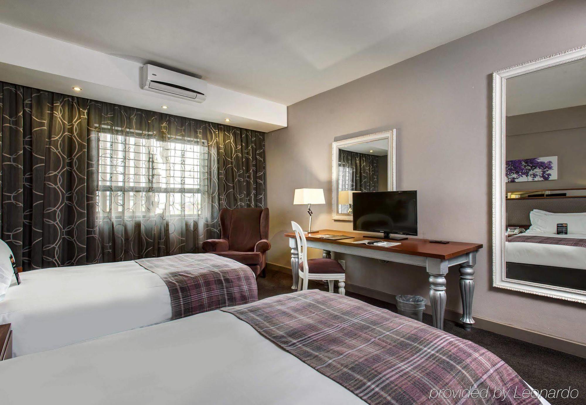 Protea Hotel By Marriott Pretoria Hatfield Exterior photo
